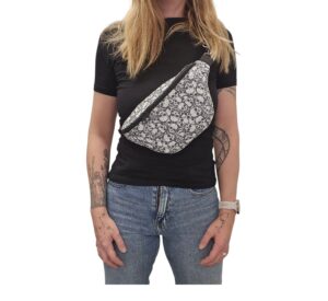 Bauchtasche mit Totenköpfen schwarz/weiss