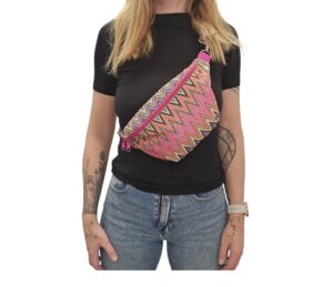 Bauchtasche mit farbigem Zackenmuster