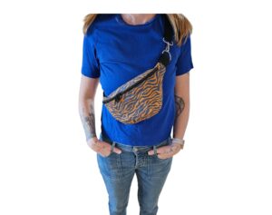 Bauchtasche mit braun/schwarzem Streifenmuster